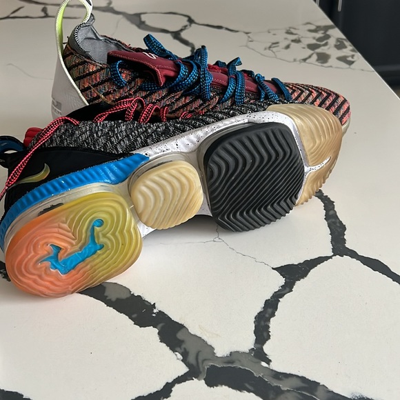 BRAND NEW MENS LEBRONS - Picture 4 of 5